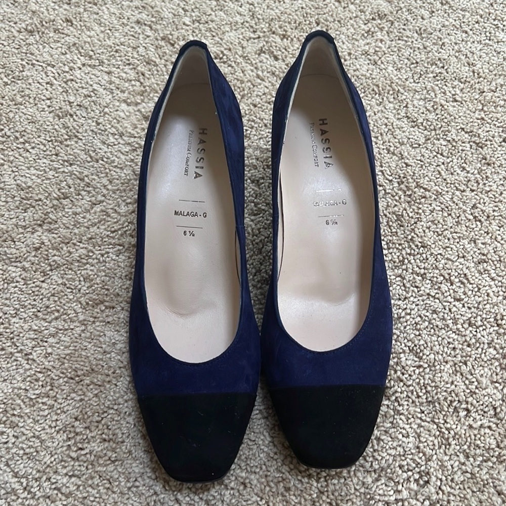 HASSIA Size 9 navy with black suede florenz H fit pumps